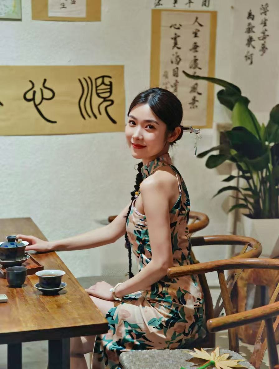 client-in-tea-house