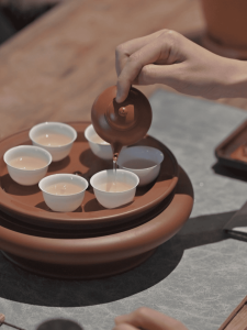 How to Brew Chinese Tea: Beginner Gongfu Guide brewing chinese tea in a teapot